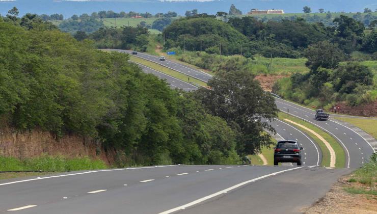 Governo estadual entrega último trecho de duplicação da rodovia SP-304