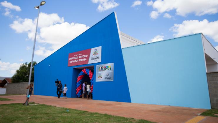 Governo paulista doa área, inaugura creches e escola na região de S. José do Rio Preto