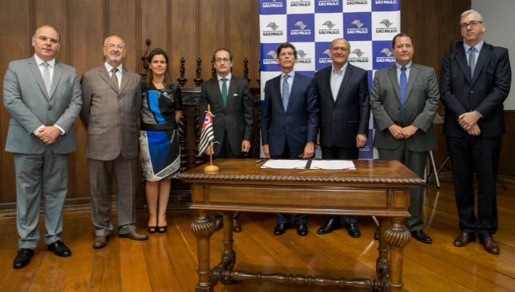 Governo de São Paulo acerta instalação da primeira Escola Portuguesa do Brasil