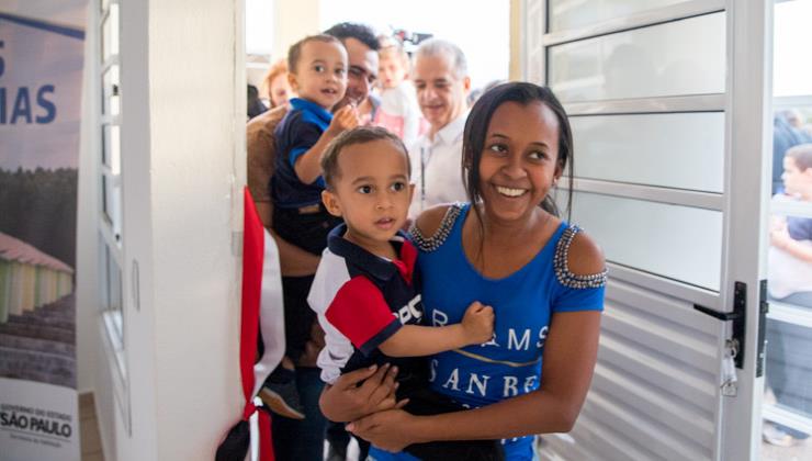 Famílias da cidade de Gavião Peixoto são contempladas com 80 moradias