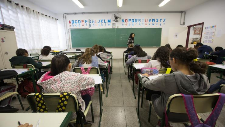 Márcio França anuncia contratações de professores e benefícios a servidores