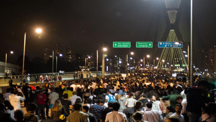 Governo de SP regulamenta lei contra os black blocs em São Paulo