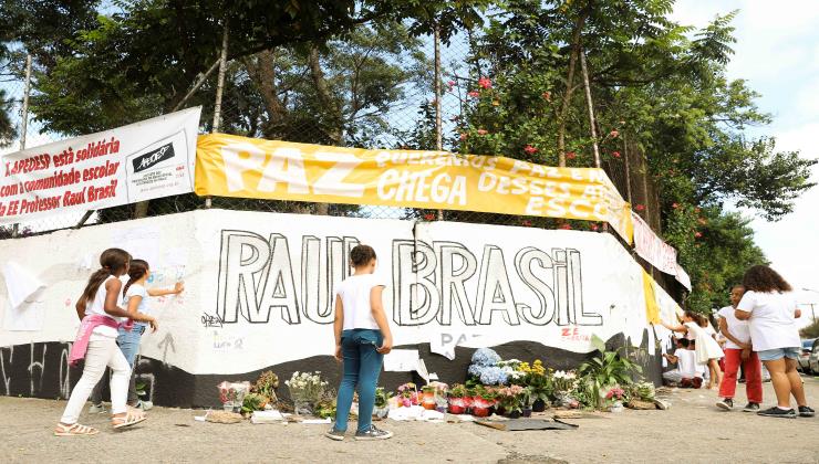 Governo de SP homenageia comunidade da Escola Professor Raul Brasil