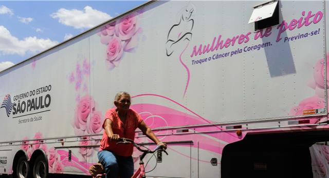 Carreta da mamografia chega a Guará, que recebe recurso para ambulância
