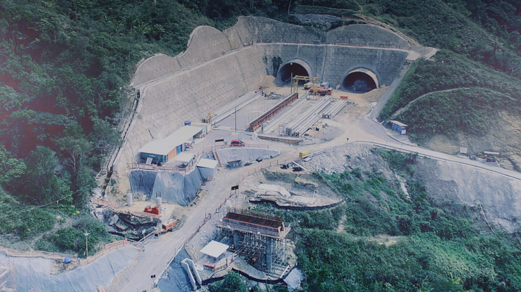 Detonação para escavar túnel de mais de 2km na Nova Tamoios é acionada